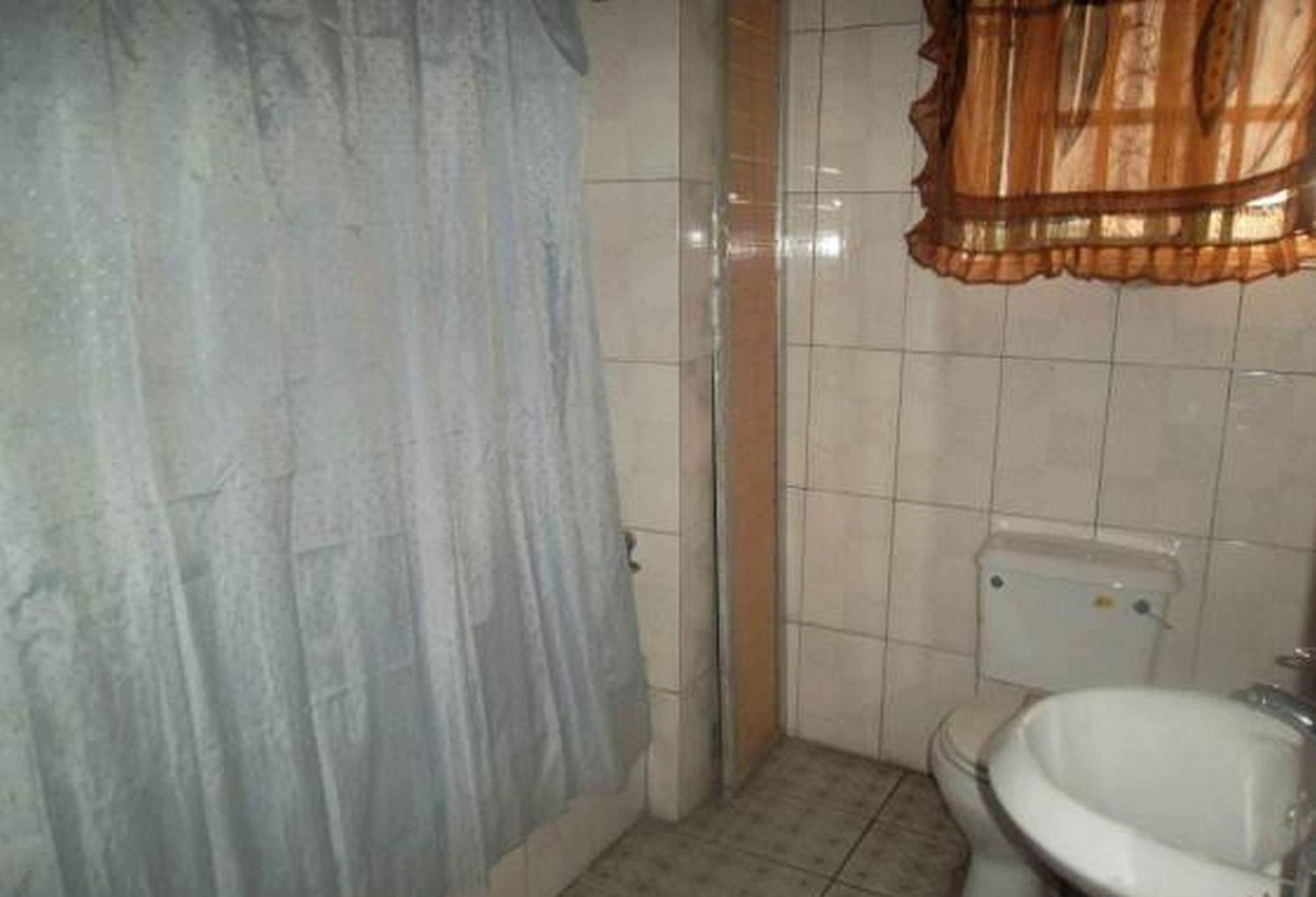 Room In Lodge - Clen-Phil Hotels And Suite Порт Харкорт Екстериор снимка