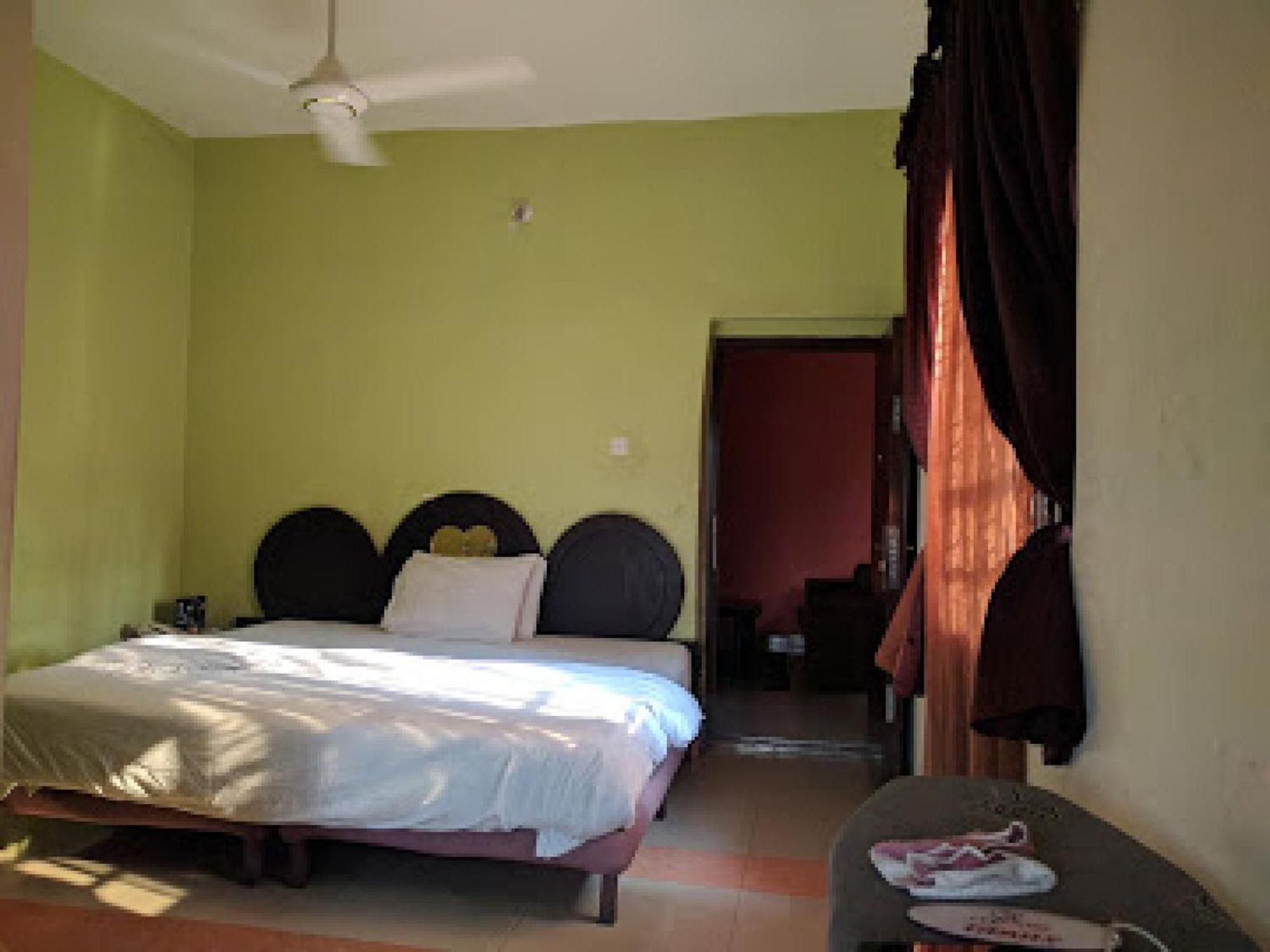 Room In Lodge - Clen-Phil Hotels And Suite Порт Харкорт Екстериор снимка