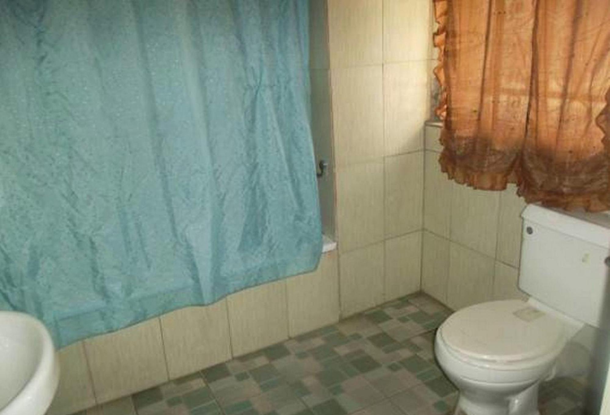 Room In Lodge - Clen-Phil Hotels And Suite Порт Харкорт Екстериор снимка